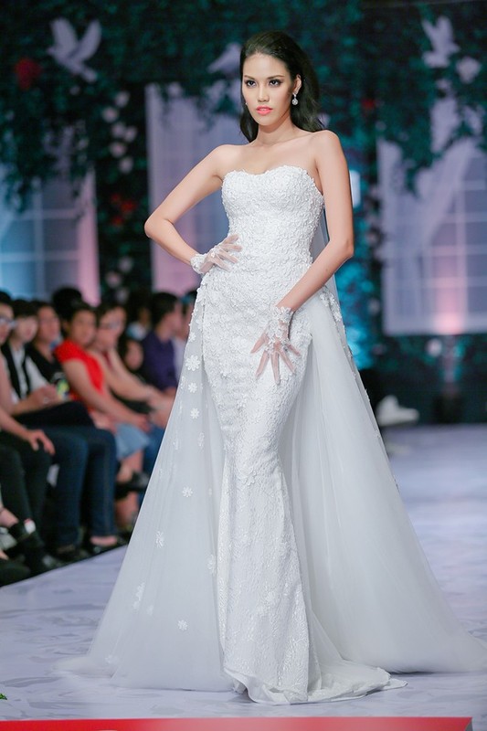 Huy Khanh Mac Anh Thu mang con gai len san catwalk-Hinh-12